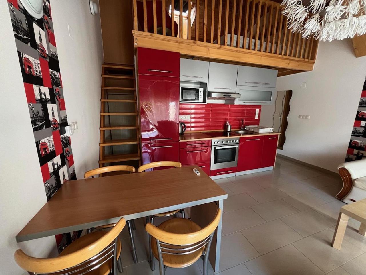 City Apartman Haz Balatonlelle Eksteriør billede