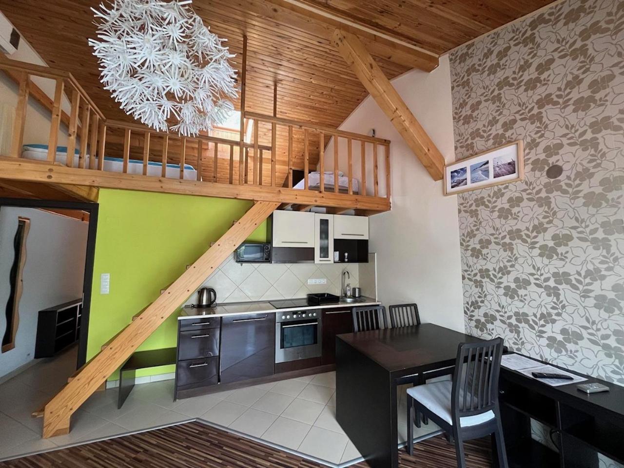 City Apartman Haz Balatonlelle Eksteriør billede